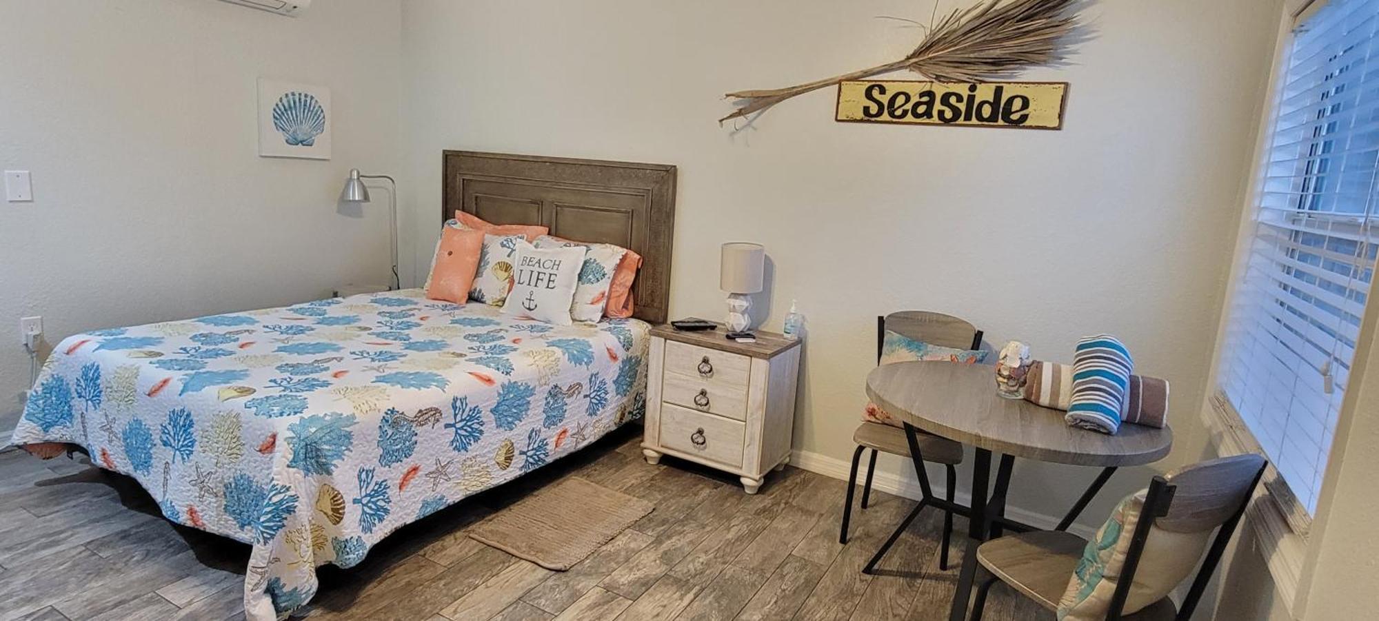 Wave Resort, Studio A2, Beach Steps Away!Pool+Wifi St. Pete Beach Exterior photo